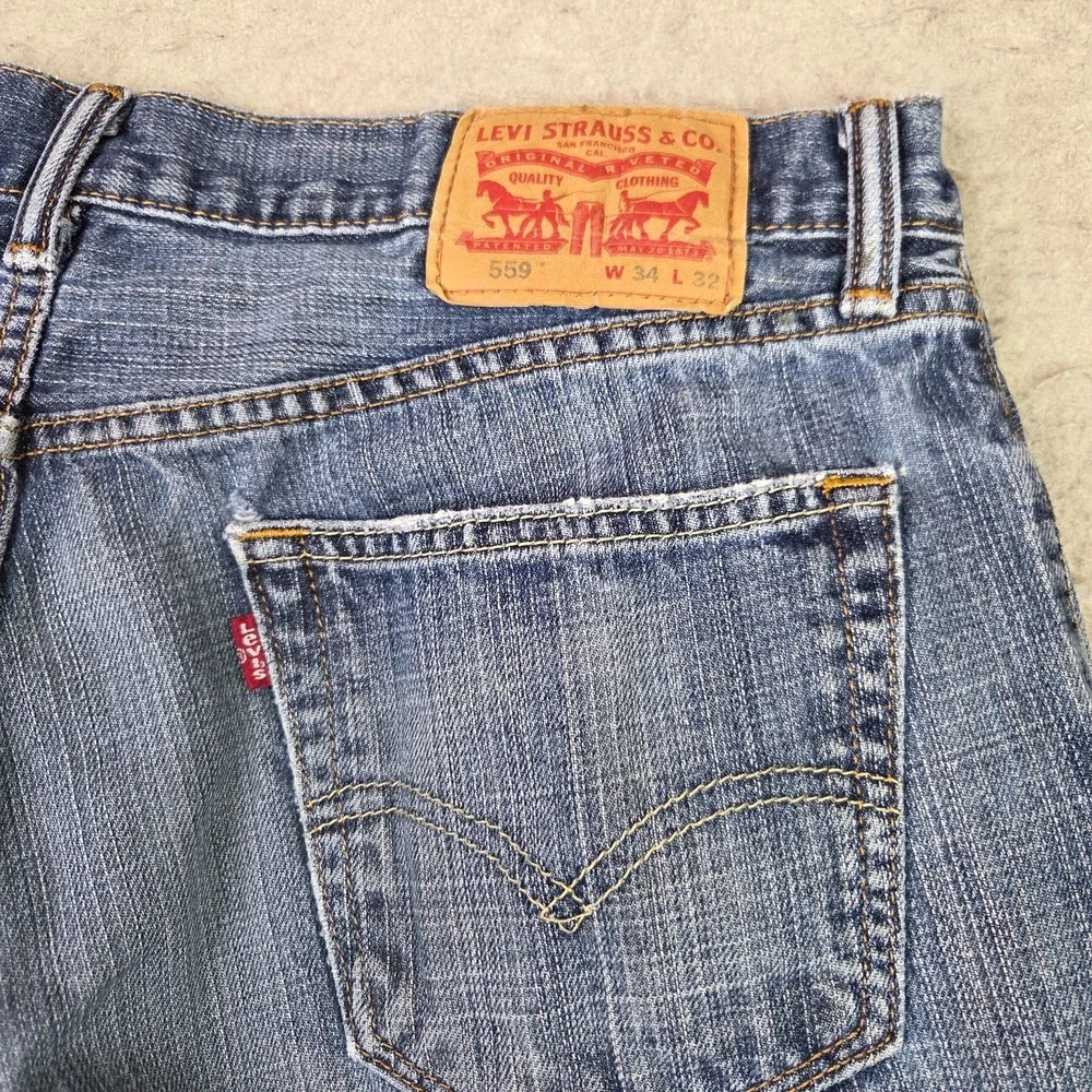 Levi's 559 Jeans Men's Size 34x32 Blue Fade Denim Straight Leg Fit‎ Distressed